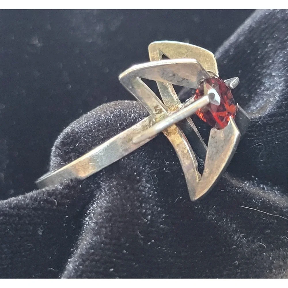 Vintage MCM Starburst Sterling‎ Silver Red Stone Ring Garnet Unique Size 7